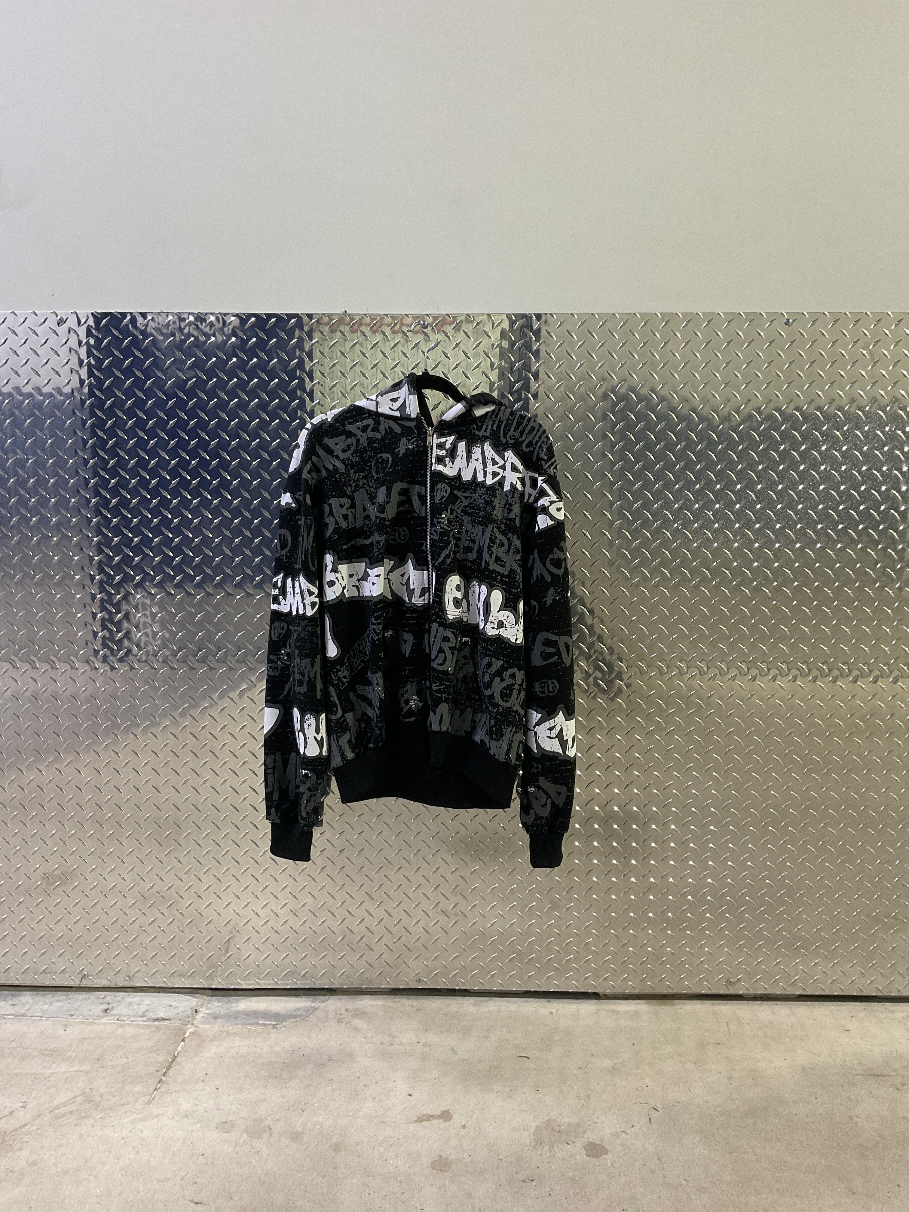 EMBRACER ZIP UP