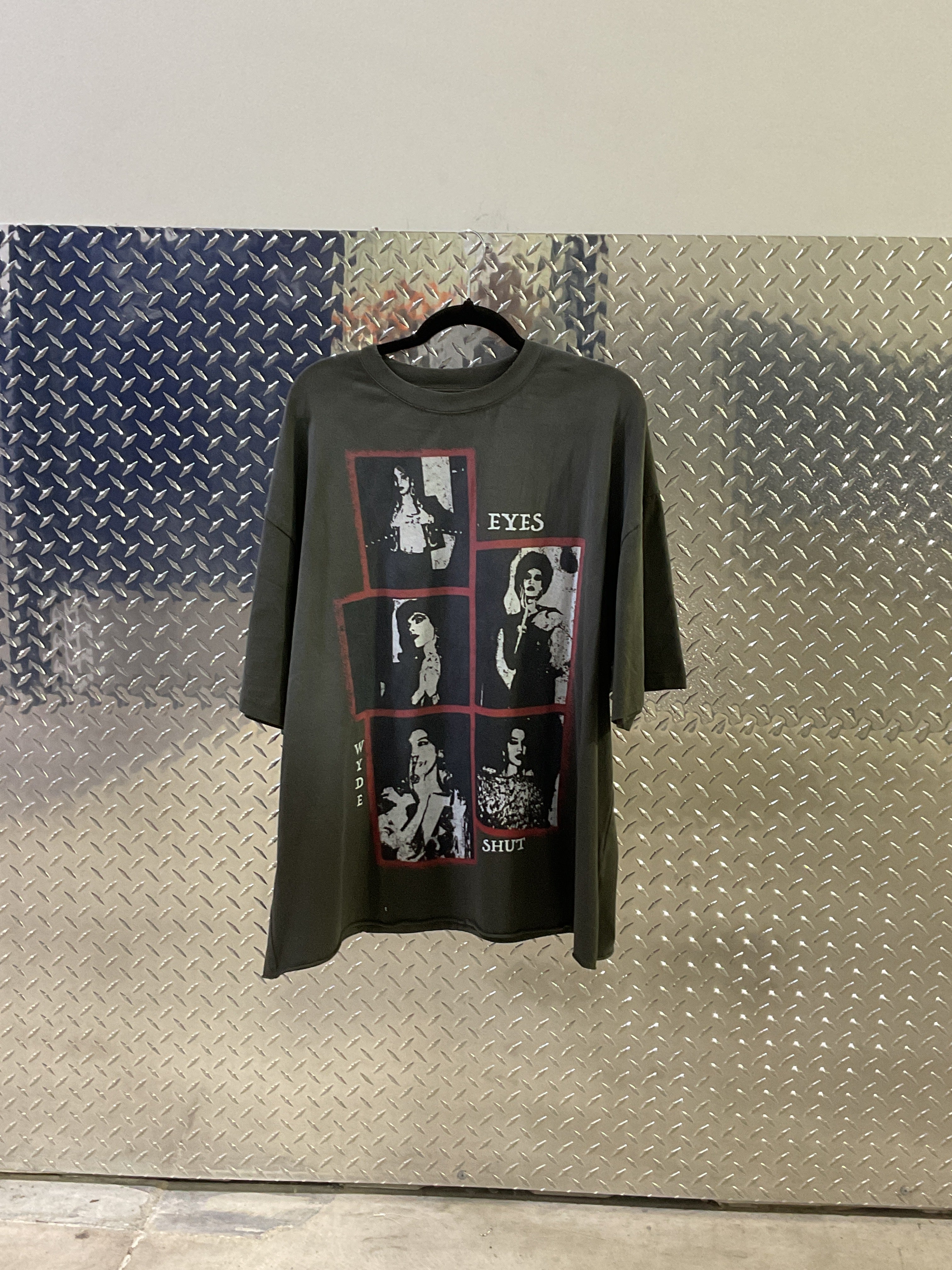 EYES WYDE SHUT TEE
