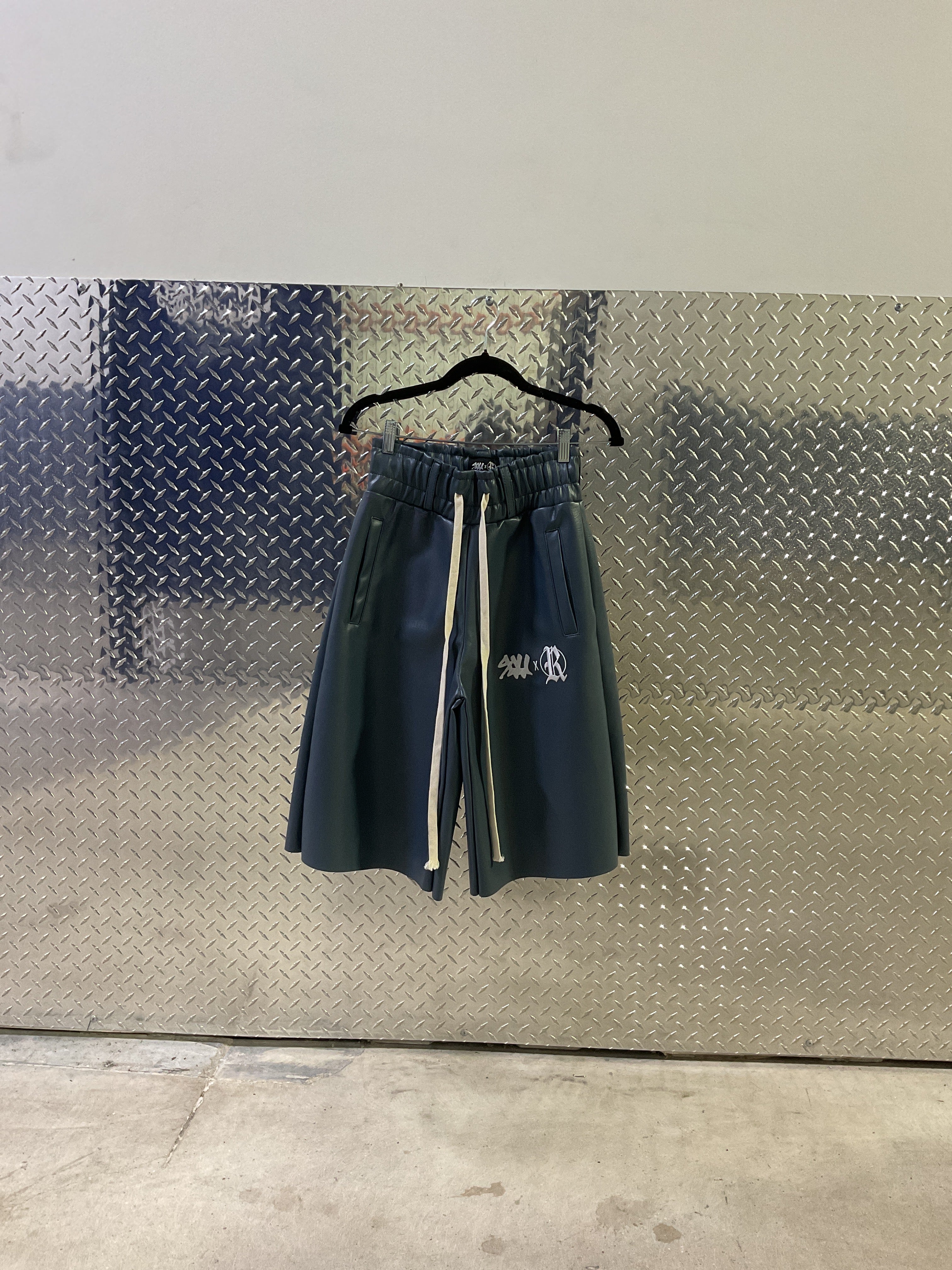 PV LEATHER SHORTS