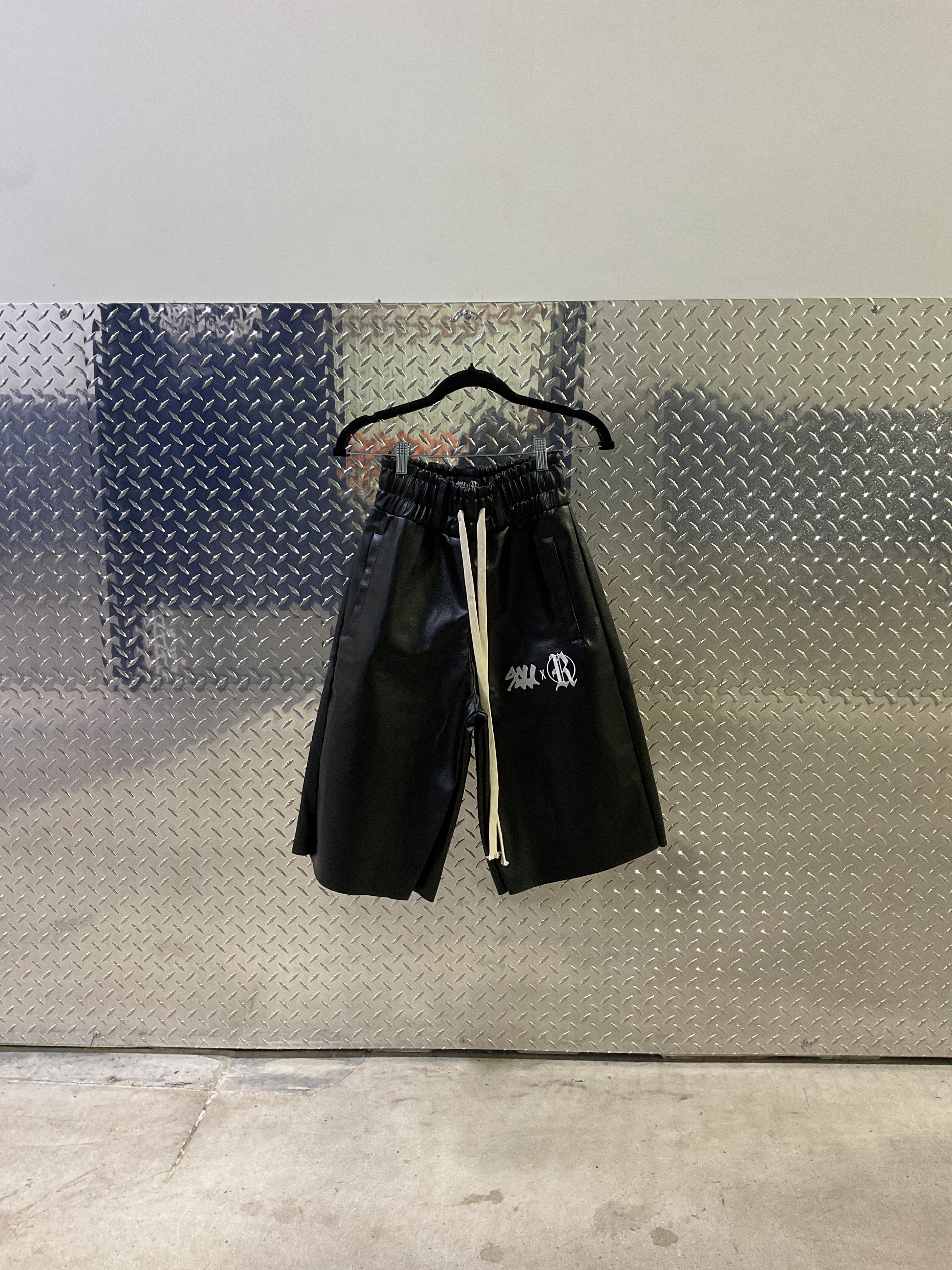 PV LEATHER SHORTS