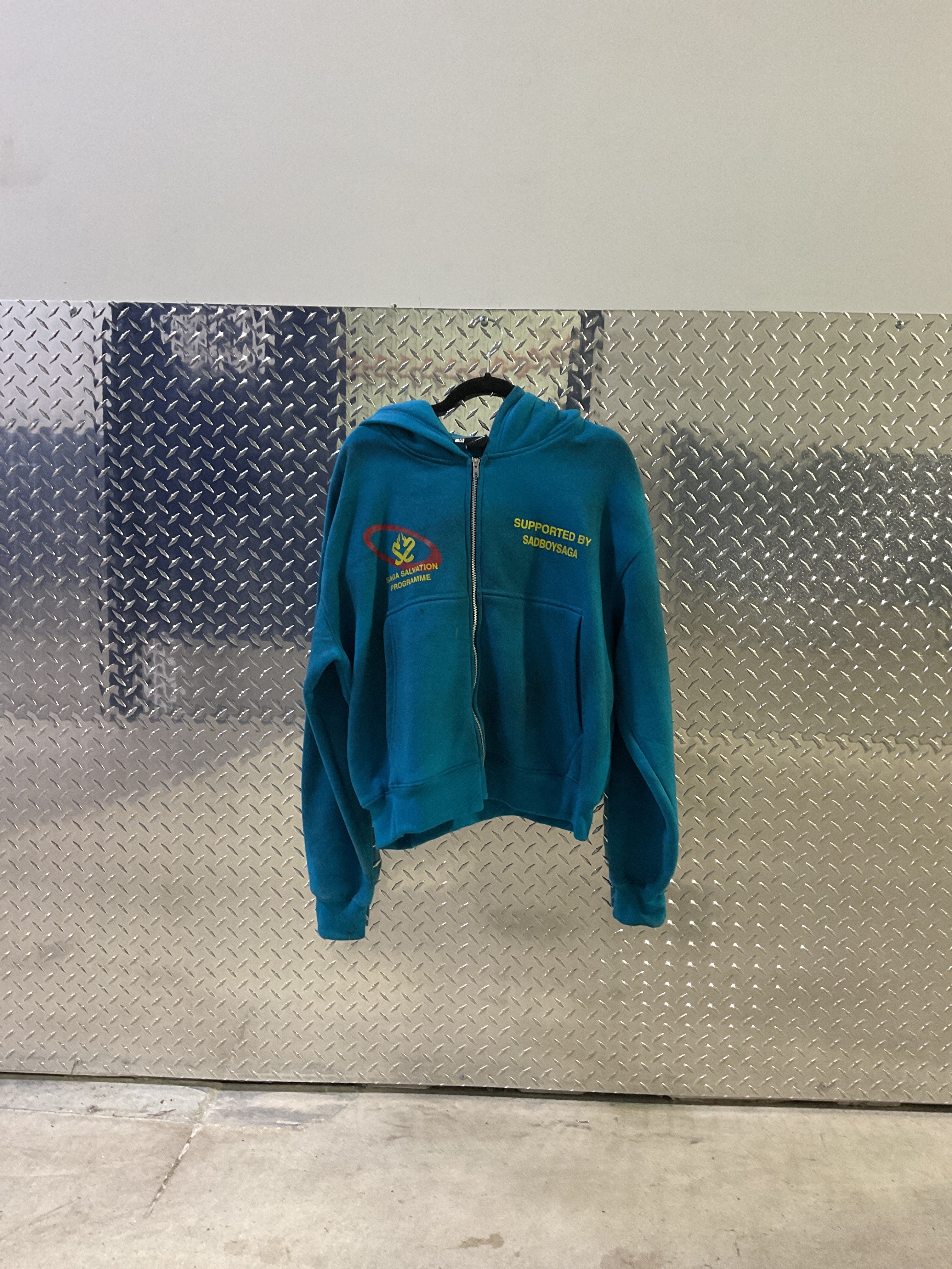SUPPORTED BY SAGA ZIP UP