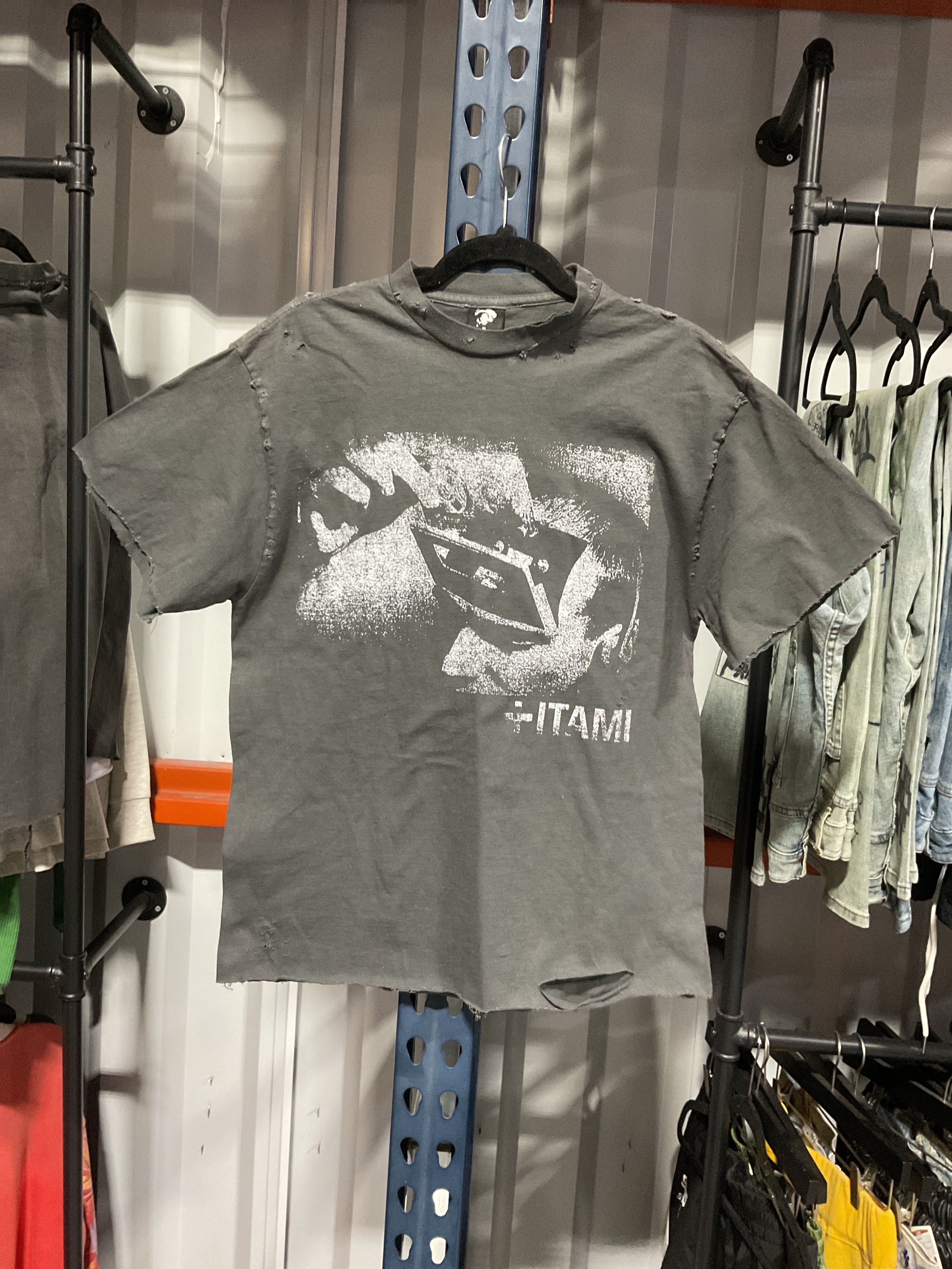 ITAMI DISTRESSED TEE